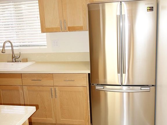 4th image of 3656 Clarington Ave APT 1
