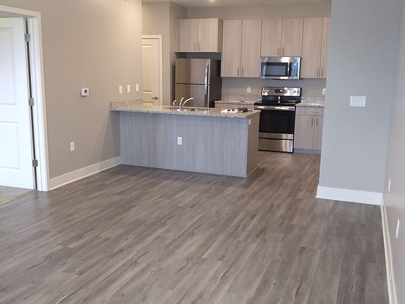 3rd image of 5730 NE 80th Ter