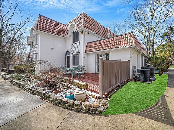 2nd image of 206 Skyline Dr #206
