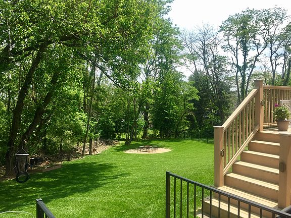 3rd image of 121 Evergreen Cir