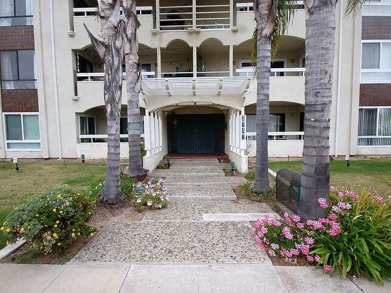 3747 Yosemite St #12 — Photo 2