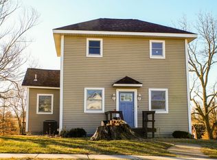 313 W York St, Camp Point, IL 62320