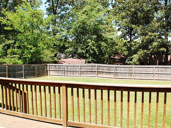 5th image of 221 Millstone Cir