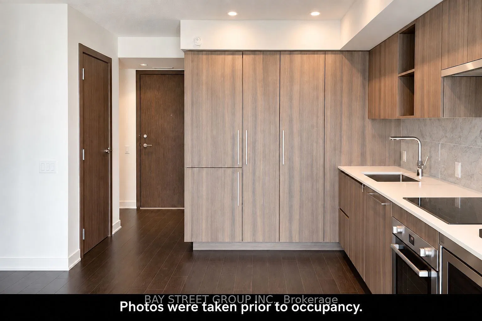 19 Bathurst St — Photo 4