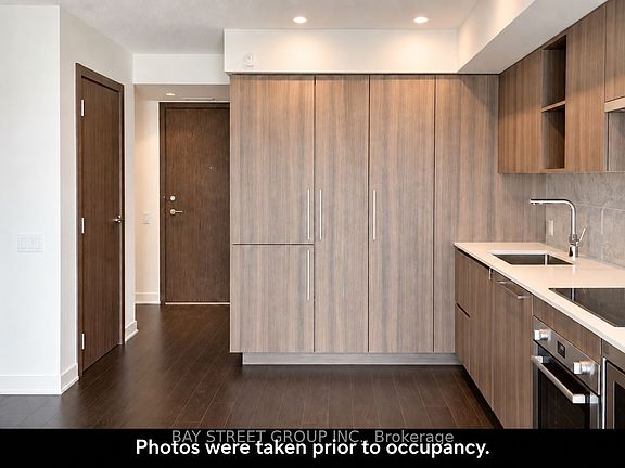 4th image of 19 Bathurst St #1608