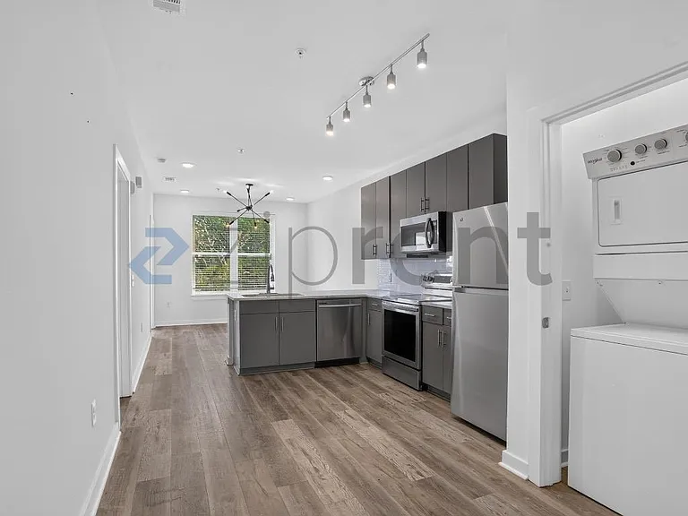 525 Parkway Dr #403 — Photo 3