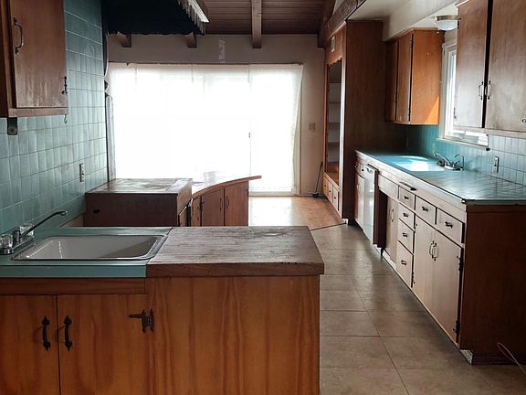 5th image of 305 E Tamarack Ave
