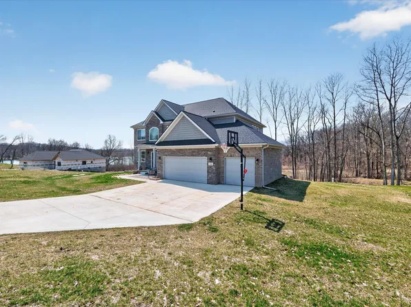 126 Parker Ln, Ortonville, MI 48462