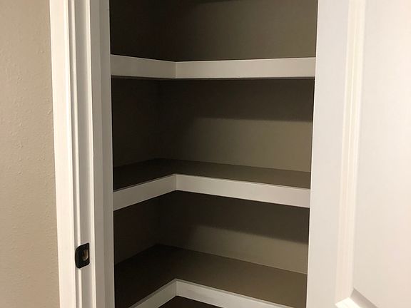 5th image of 327 Pinehurst Dr