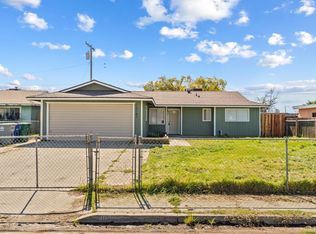 10187 Haven Ln, Hanford, CA 93230