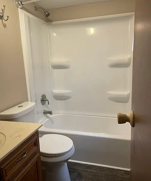 1538 Anderson Rd S — Photo 2