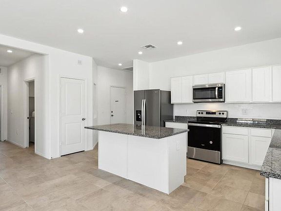 3rd image of 35941 W SAN ILDEFANSO Avenue