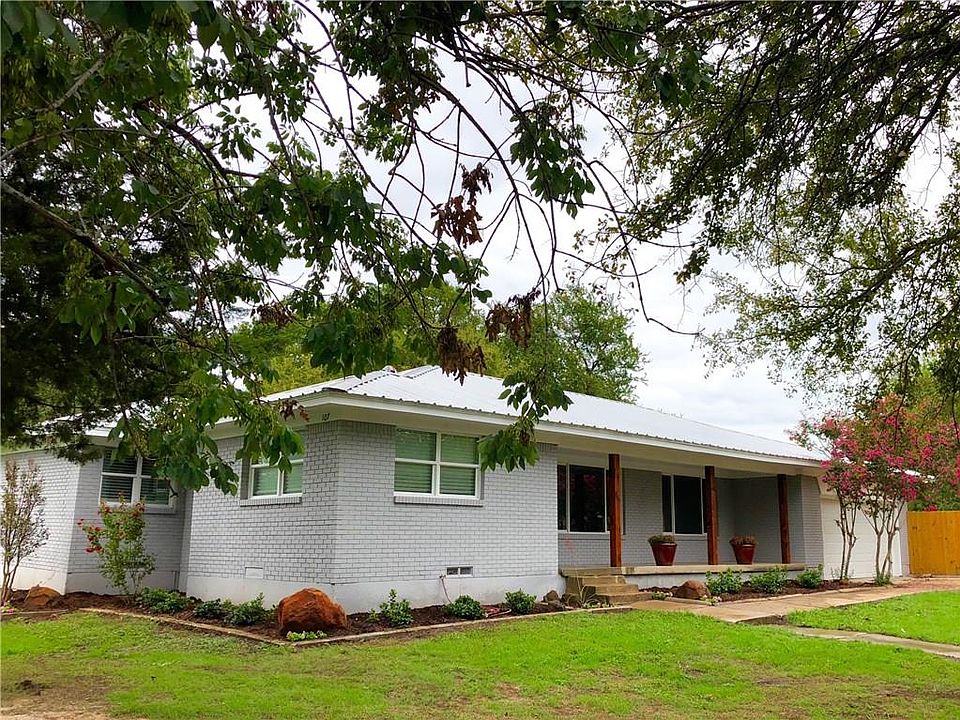1st image of 107 N Florida Dr