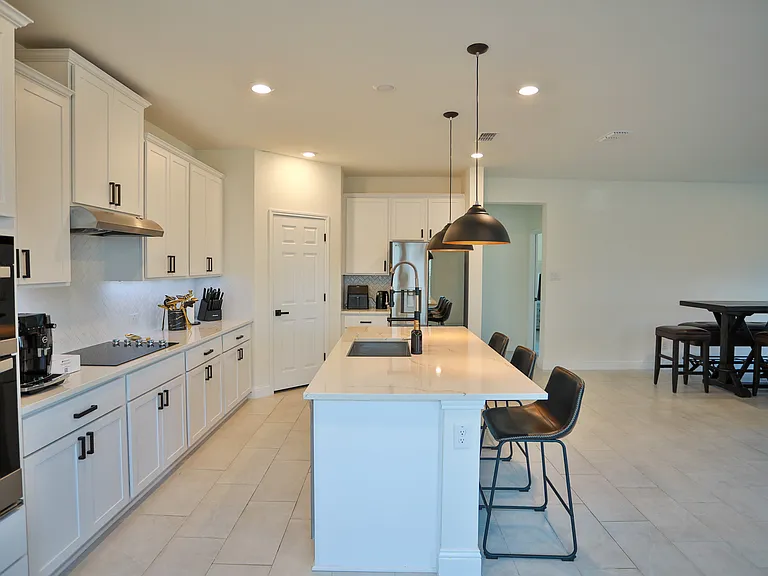 2412 Wheeler Ave — Photo 4