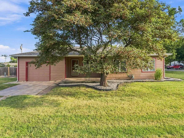 230 W Litson St, Benton, KS 67017