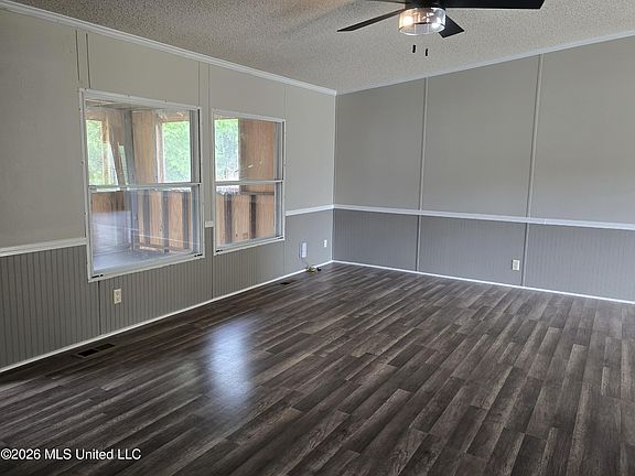 4th image of 565 Alred Rd