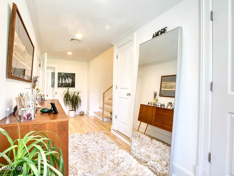 35 Dartmouth Rd — Photo 2