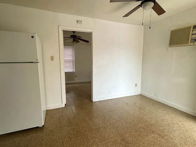 718 W Avenue C — Photo 5