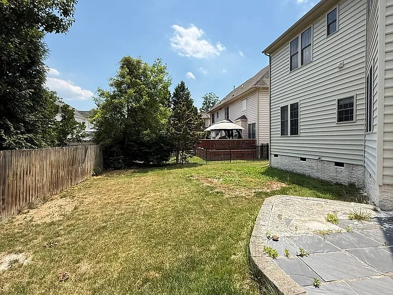 115 Sheldon Ct — Photo 34