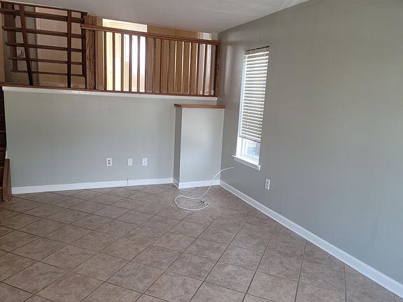 4th image of 52 Latourette Ln