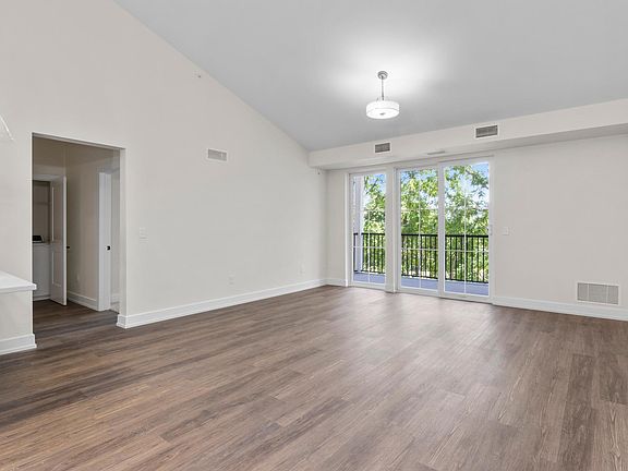 5th image of 200 Dunnwood Green Ln #403
