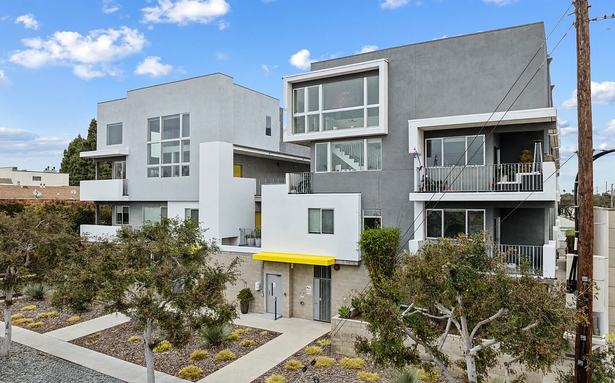 Building Photo - 3993 Inglewood Blvd #7