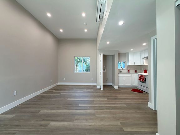 3rd image of 1382 Molino Ave #Adu