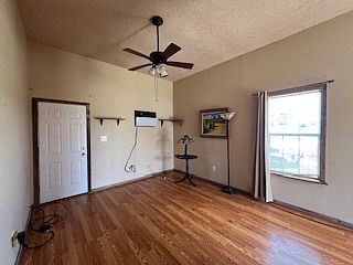 3rd image of 211 W Washington Ave #2