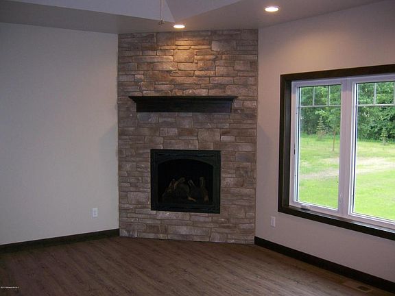 3rd image of 925 Lake Forest Cir