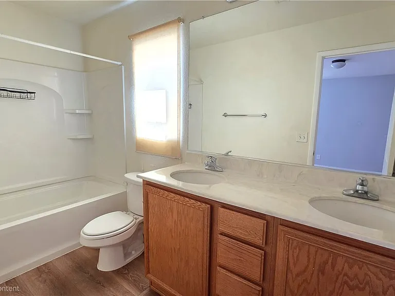 628 Port Talbot Ave — Photo 12