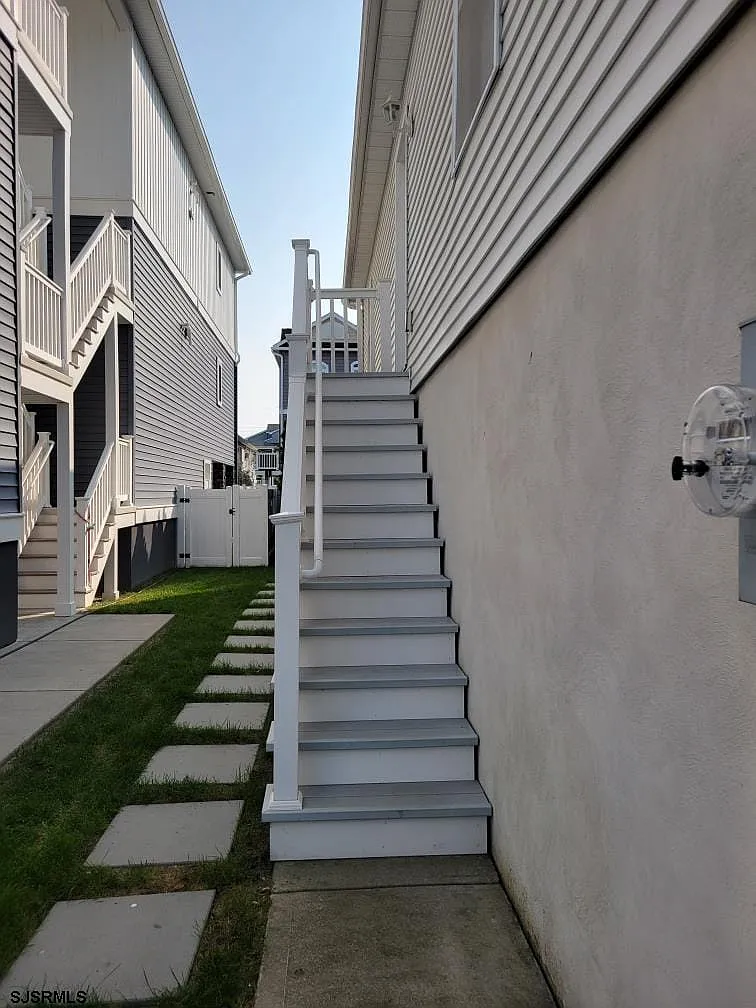 4 bed, 2.0 bath, $20,000 — Photo 2
