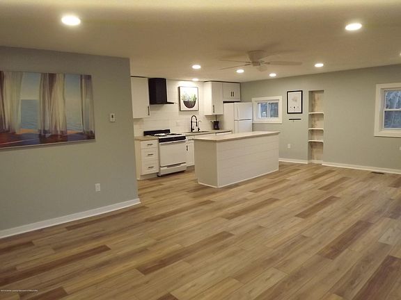 4th image of 322 Brackett St