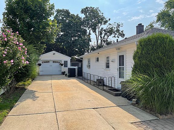 3rd image of 2365 Willoughby Ave