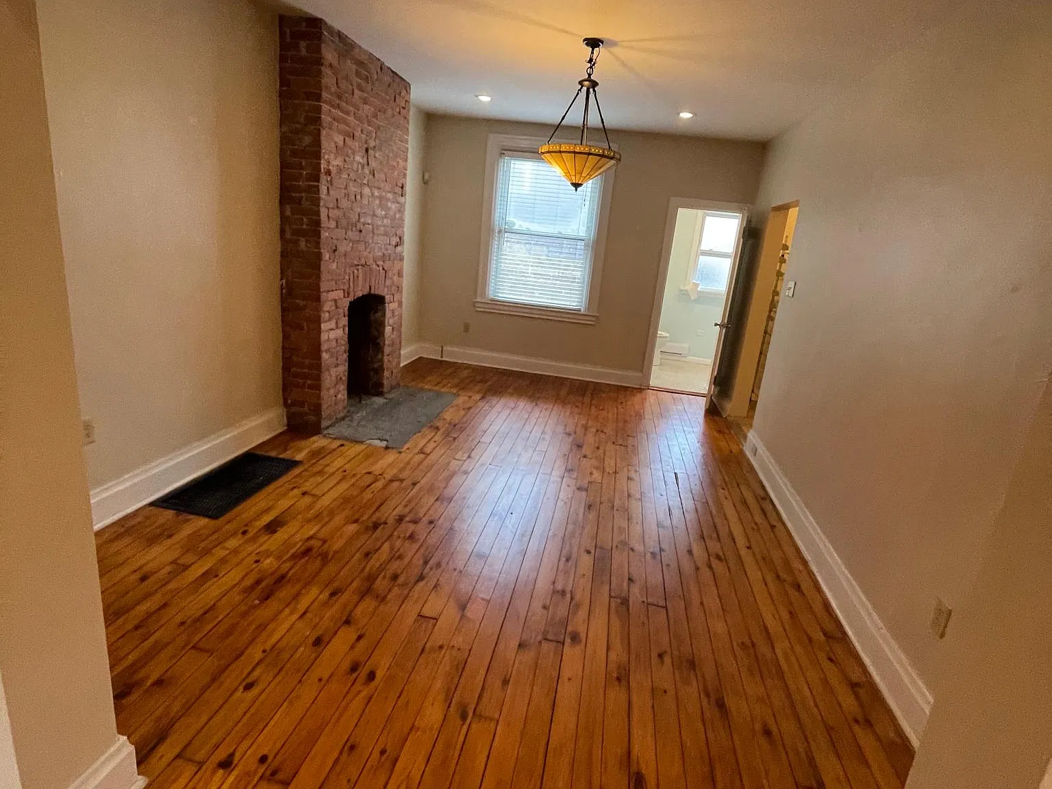 3 bed, 1.5 bath, 2088 sqft, $2,250 — Photo 4