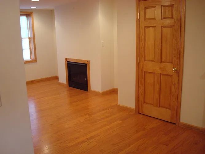 659 Stirling St — Photo 10