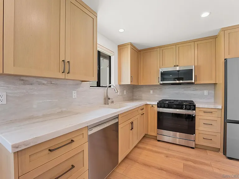 838 Portsmouth Ct — Photo 10