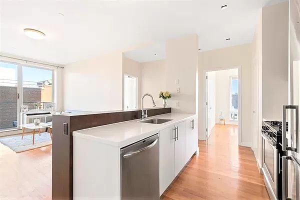 1st image of 111 Monroe St #3E