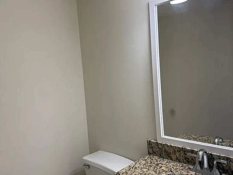363 E Jefferson St — Photo 5