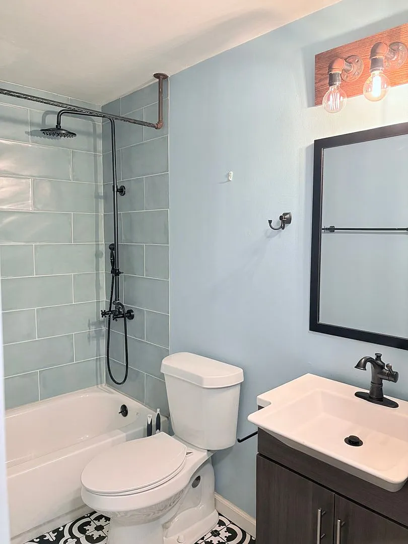 Charming 3 beds 2 baths iHome for Rent with Spacious Fenced Yard! — Photo 4