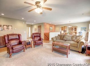 2304 Slade Ln, Mahomet, IL 61853