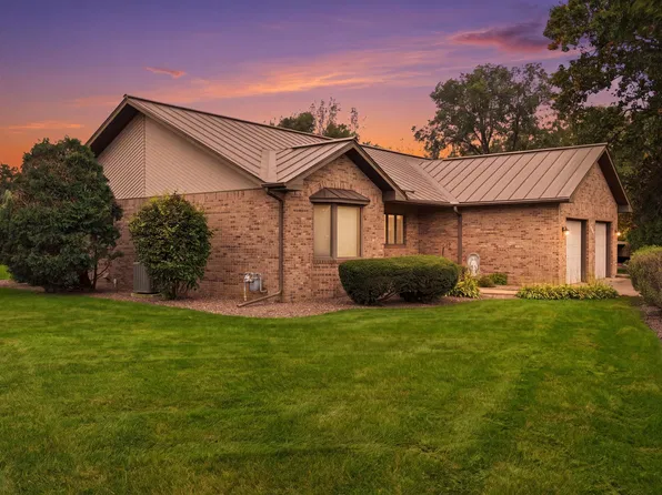 525 S 14th St, La Crescent, MN 55947