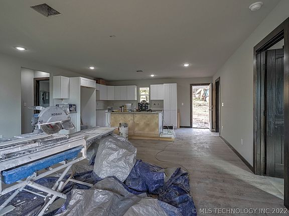 4th image of 313 W Adams Ave