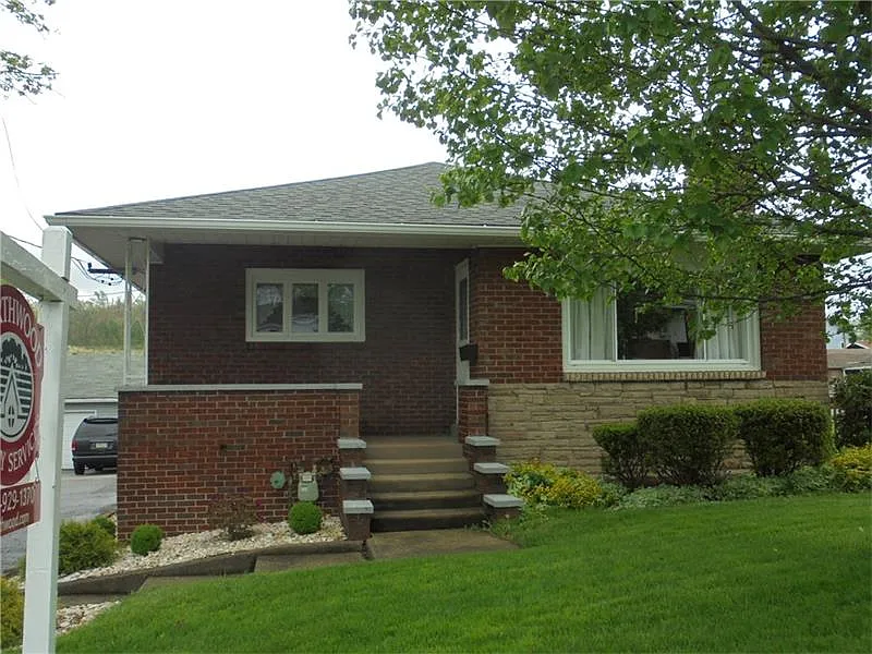 406 Rostraver Rd photo 1