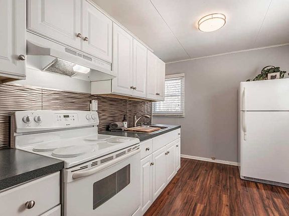 4th image of 42 Orchard Heights St