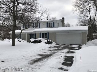 32659 Olde Franklin Dr, Farmington Hills, MI