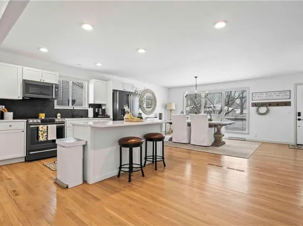 9010 W 81st St, Overland Park, KS 66204