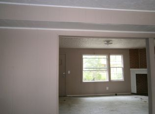 2214 Delton Ct, Westland, MI 48186