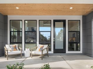 10352 135th Hs 1 Cir NE, Kirkland, WA 98033