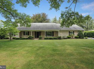 865 Hilltop Rd, Lemoyne, PA 17043