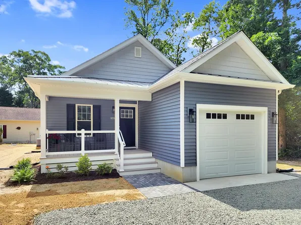 2682 Buccaneer Blvd, Greenbackville, VA 23356